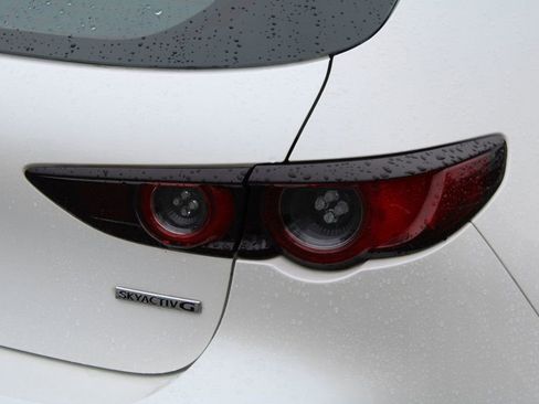 Used 2019 MAZDA MAZDA3 Hatchback image 27