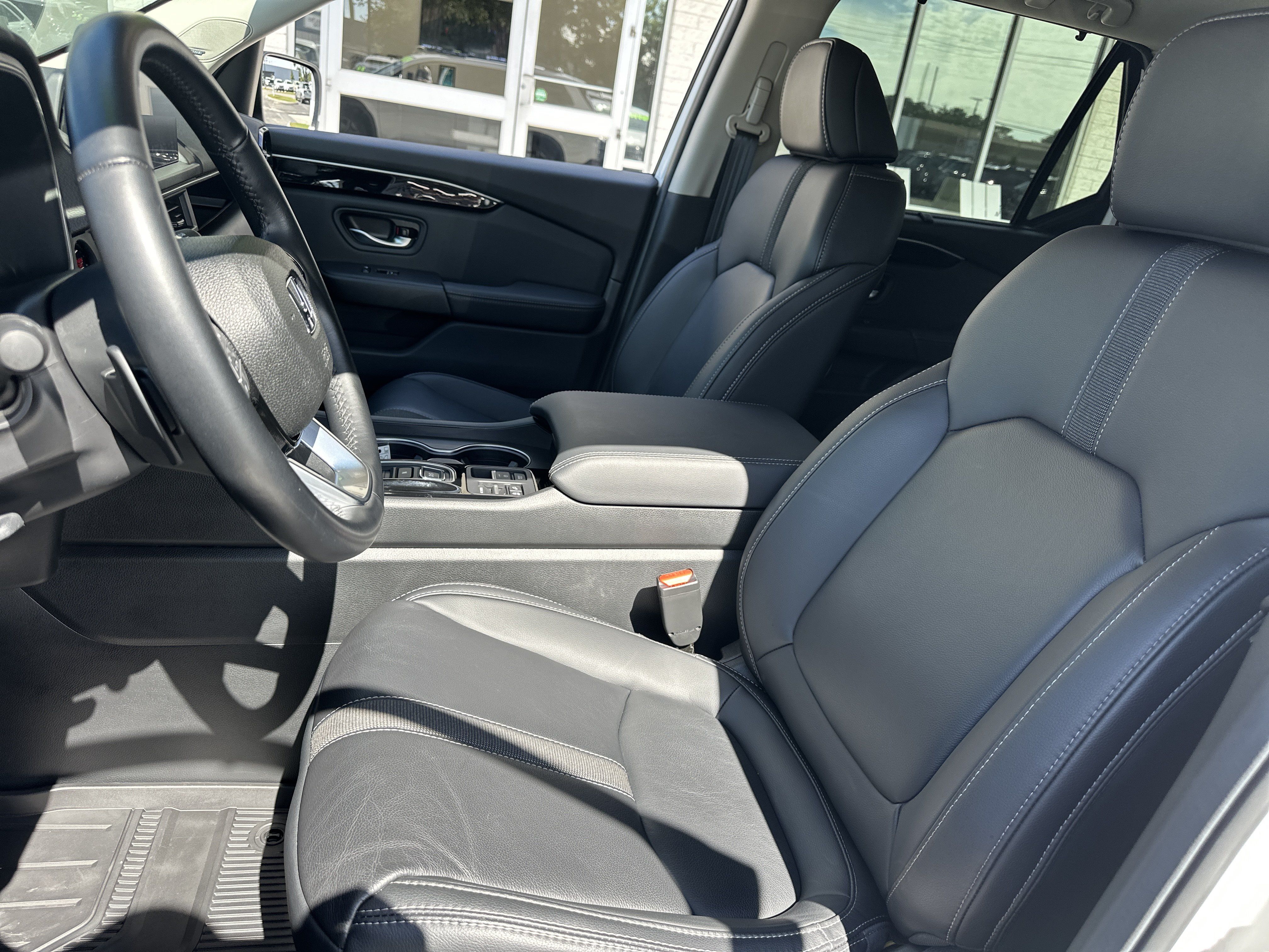 Used 2025 Honda Pilot Touring image 12