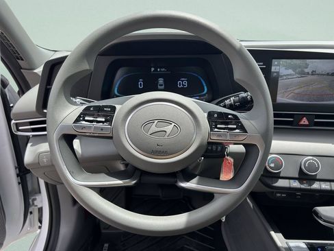 Certified 2026 Hyundai Elantra SE FWD image 28