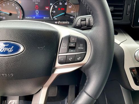 Used 2023 Ford Explorer XLT RWD image 32