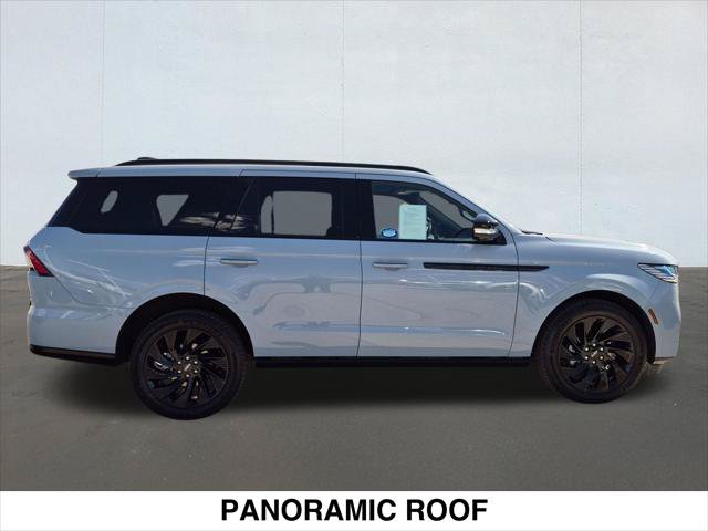 Used 2026 Lincoln Navigator Reserve w/ Jet Appearance Package AWD/4WD image 4