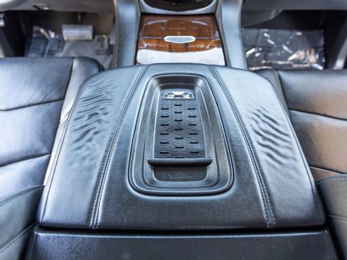 Used 2017 Cadillac Escalade Luxury image 35