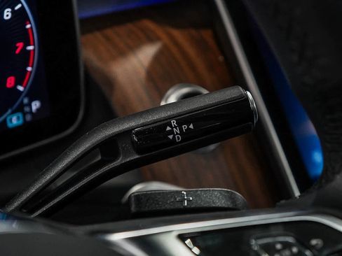 Used 2025 Mercedes-Benz GLC 300 4MATIC image 22