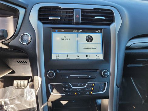 Used 2018 Ford Fusion SE w/ Fusion SE Technology Package image 26