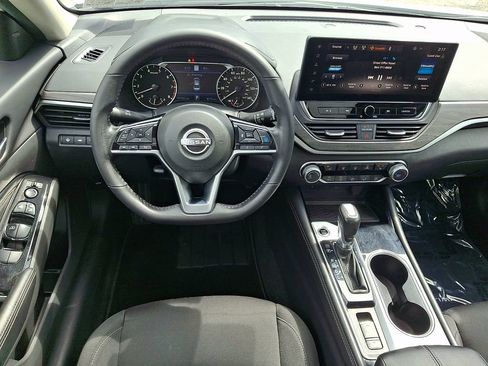 Certified 2023 Nissan Altima 2.5 SV w/ SV Premium Package AWD/4WD image 13