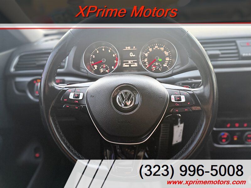 Used 2018 Volkswagen Passat 2.0T R-Line FWD image 17