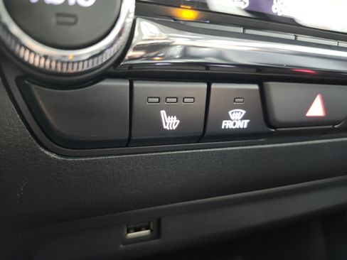 Used 2021 MAZDA MAZDA3 s FWD image 9