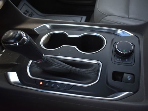 Used 2020 Chevrolet Traverse Premier image 32