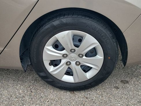 Used 2016 Hyundai Elantra SE image 14