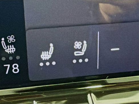 Used 2025 Volkswagen Atlas SEL image 21