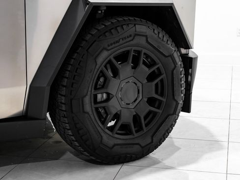 Used 2024 Tesla Cybertruck AWD Crew Cab image 60