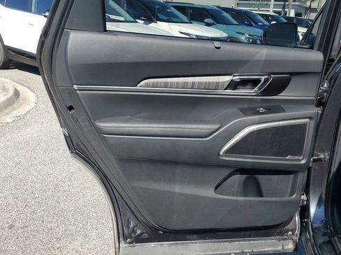 Used 2024 Kia Telluride EX image 14
