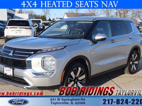 Used 2025 Mitsubishi Outlander SE image 1