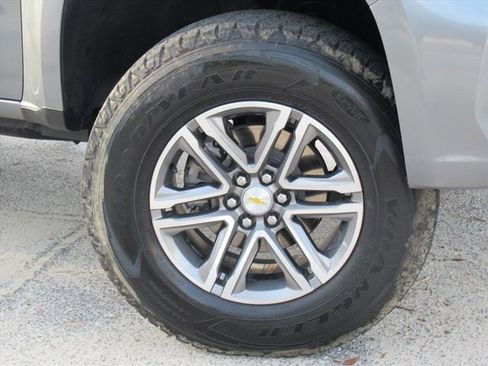 Used 2022 Chevrolet Colorado W/T w/ Custom Special Edition image 8