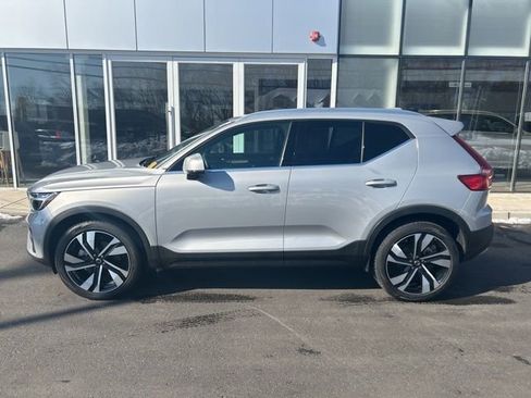Certified 2025 Volvo XC40 B5 Plus AWD/4WD image 2
