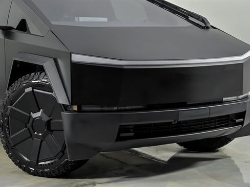Used 2024 Tesla Cybertruck AWD Crew Cab image 2