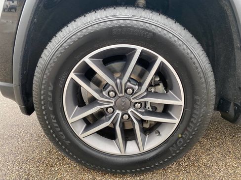 Used 2020 Jeep Grand Cherokee Laredo w/ Quick Order Package 2BN North image 23