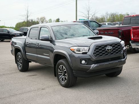 Used 2023 Toyota Tacoma TRD Sport AWD/4WD image 3