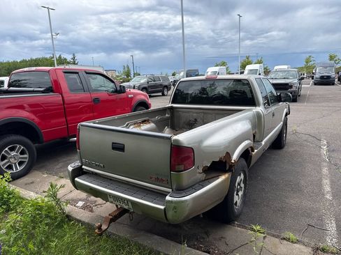 Used 2000 GMC Sonoma 4x4 Extended Cab w/ Convenience Group image 3