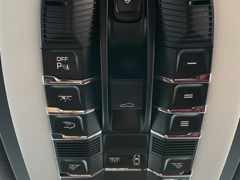 Used 2024 Porsche Macan image 52