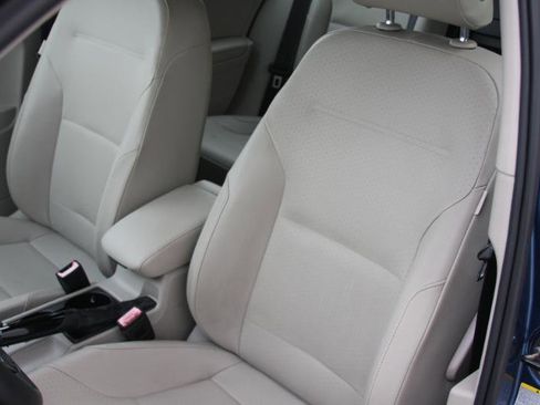 Used 2015 Volkswagen Golf S image 30