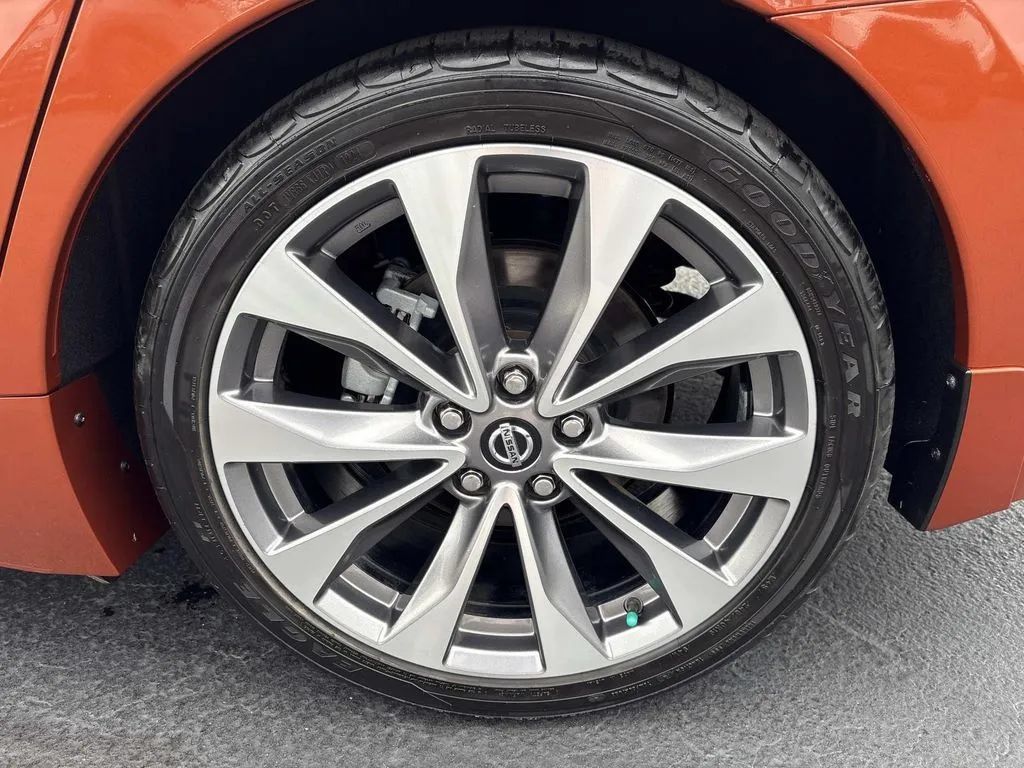 Used 2021 Nissan Maxima Platinum w/ Sport Mat Group FWD image 11