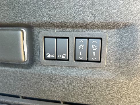 New 2025 Chevrolet Suburban High Country image 12