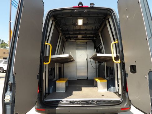 Used 2019 Mercedes-Benz Sprinter 144 image 25