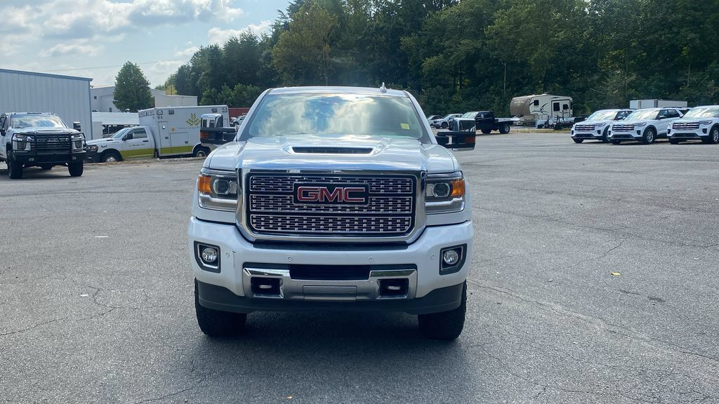 Used 2019 GMC Sierra 2500 Denali w/ Duramax Plus Package AWD/4WD image 2