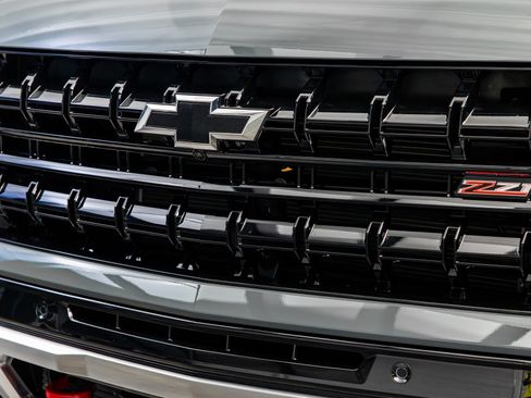 Used 2026 Chevrolet Tahoe Z71 w/ Comfort Package AWD/4WD image 4