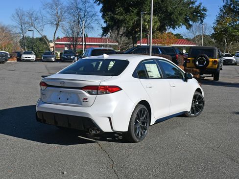 New 2026 Toyota Corolla SE image 2