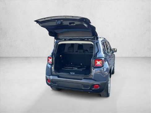 Used 2020 Jeep Renegade Latitude w/ Cold Weather Group image 6