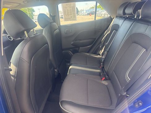 Used 2022 Hyundai Venue Limited FWD image 36