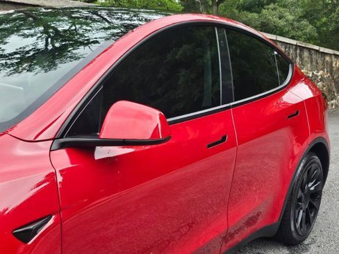 Used 2022 Tesla Model Y Long Range AWD/4WD image 23