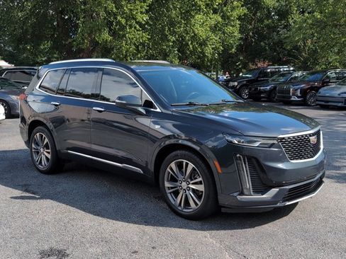 Used 2021 Cadillac XT6 Premium Luxury FWD image 3