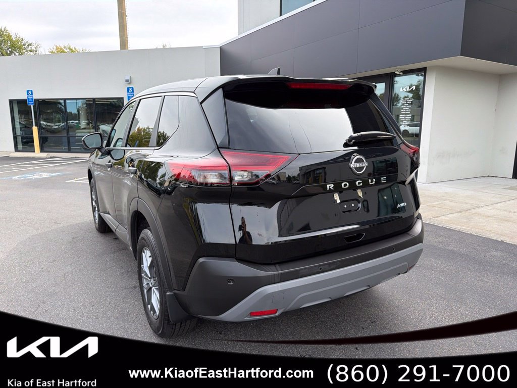 Used 2023 Nissan Rogue S AWD/4WD image 10