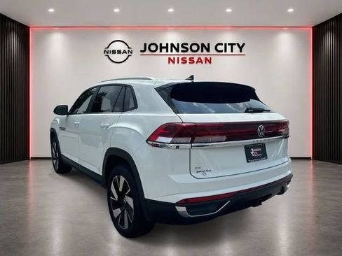 Used 2025 Volkswagen Atlas Cross Sport SE FWD image 7