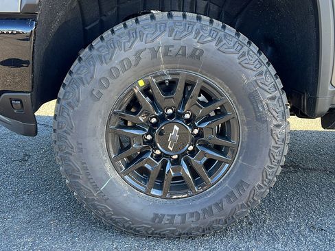 New 2026 Chevrolet Silverado 2500 ZR2 w/ LPO, Dark Essentials Package image 11