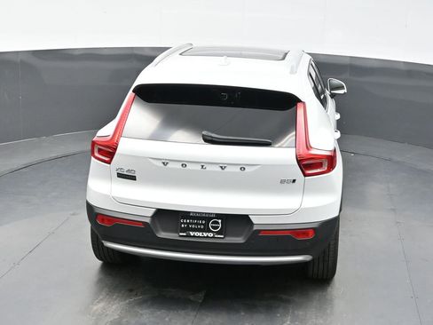 Used 2025 Volvo XC40 B5 Plus image 31