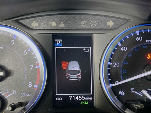 Used 2018 Toyota Highlander XLE image 12