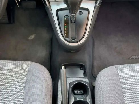 Used 2006 Toyota Matrix XR image 25