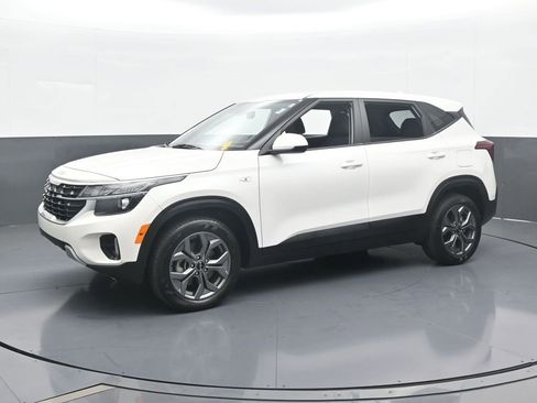 Used 2024 Kia Seltos LX image 2