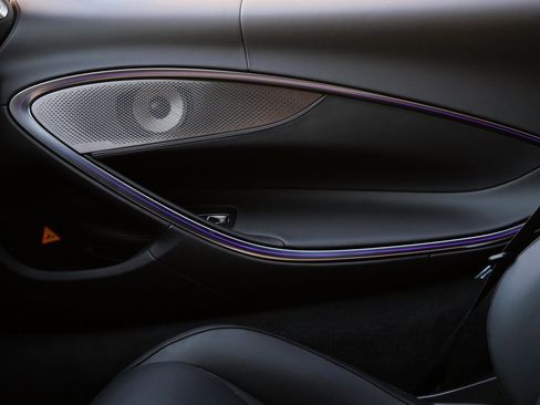 Used 2024 McLaren Artura image 19