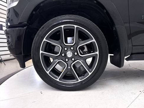 Used 2019 RAM 1500 Laramie AWD/4WD image 17