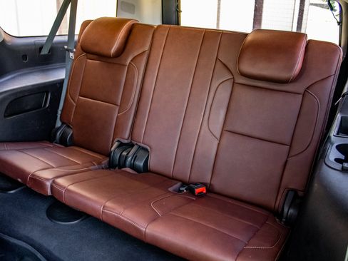 Used 2019 Chevrolet Suburban Premier w/ Premier Plus Edition AWD/4WD image 24