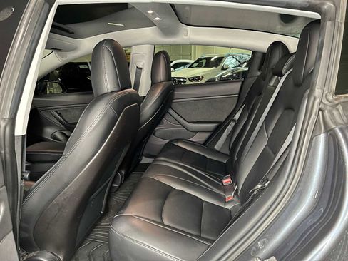 Used 2019 Tesla Model 3 Standard Range image 16