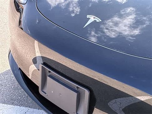 Used 2023 Tesla Model 3 Standard Range image 3