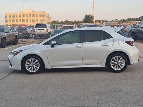 Used 2023 Toyota Corolla SE FWD image 3