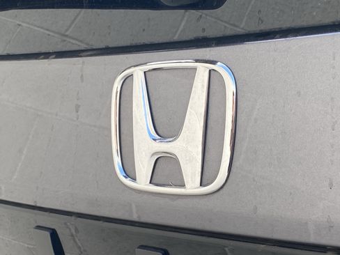 Used 2024 Honda Pilot Touring image 3