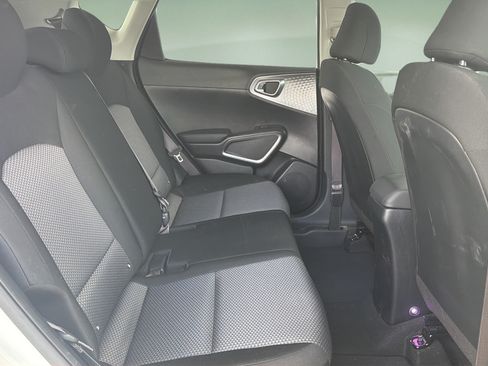Used 2023 Kia Soul LX w/ LX Technology Package FWD image 14